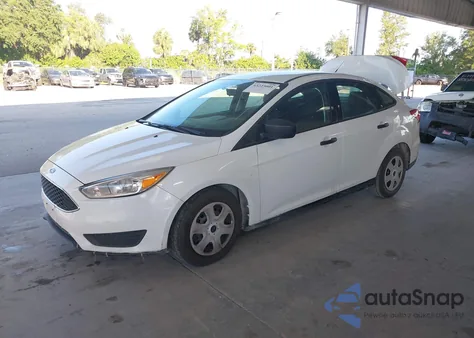 2018 Ford Focus S z USA, uszkodzony, nr VIN 1FADP3E22JL227575